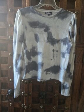Gray and White Tie-Dye Long Sleeve Top